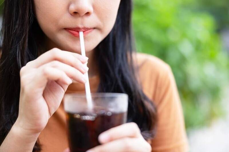 Đừng uống ly nước này vào buổi sáng khi đói bụng vì bác sĩ cảnh báo có thể làm tăng nguy cơ ung thư đại trực tràng - Ảnh 3.