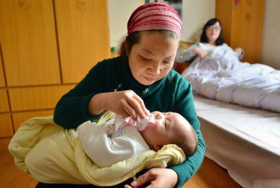 L&ecirc;n chăm con d&acirc;u ở cữ, hết th&aacute;ng muốn về m&agrave; con cứ n&agrave;i nỉ giữ lại, t&ocirc;i đ&acirc;u biết mục đ&iacute;ch của con d&acirc;u lại x&oacute;t xa như thế- Ảnh 1.