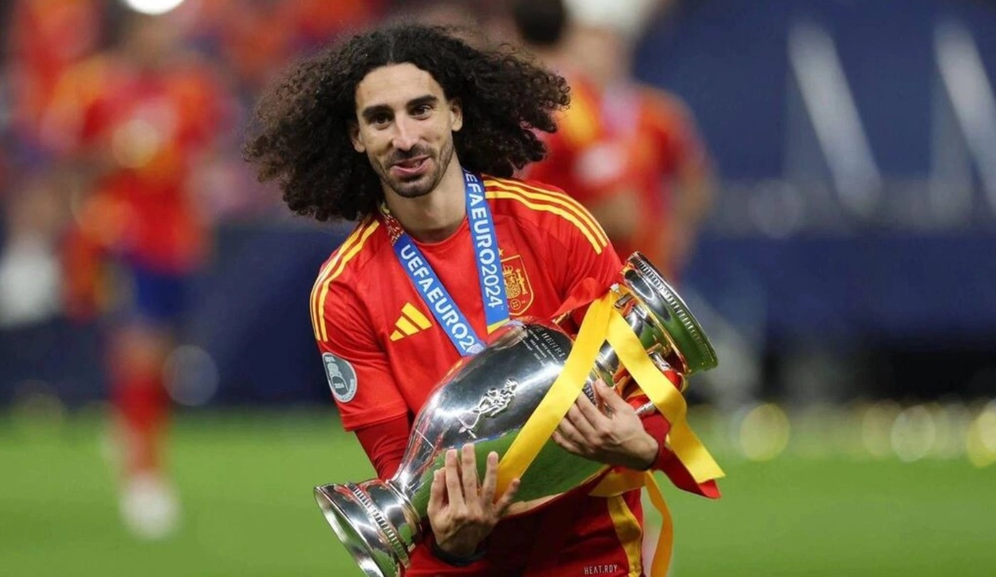 Marc Cucurella d&agrave;nh thời gian cho gia đ&igrave;nh: H&agrave;nh tr&igrave;nh nu&ocirc;i dạy con tự kỷ - Ảnh 1.