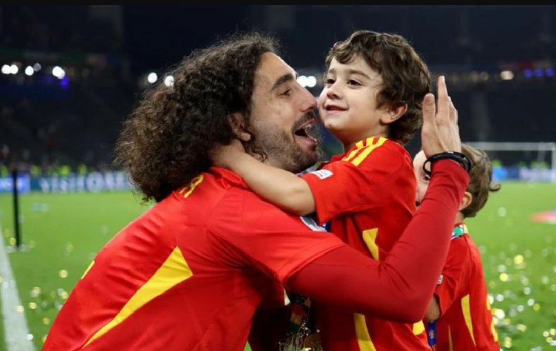 Marc Cucurella d&agrave;nh thời gian cho gia đ&igrave;nh: H&agrave;nh tr&igrave;nh nu&ocirc;i dạy con tự kỷ - Ảnh 2.