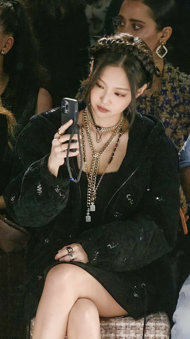 Jennie hẹn h&ograve; với 