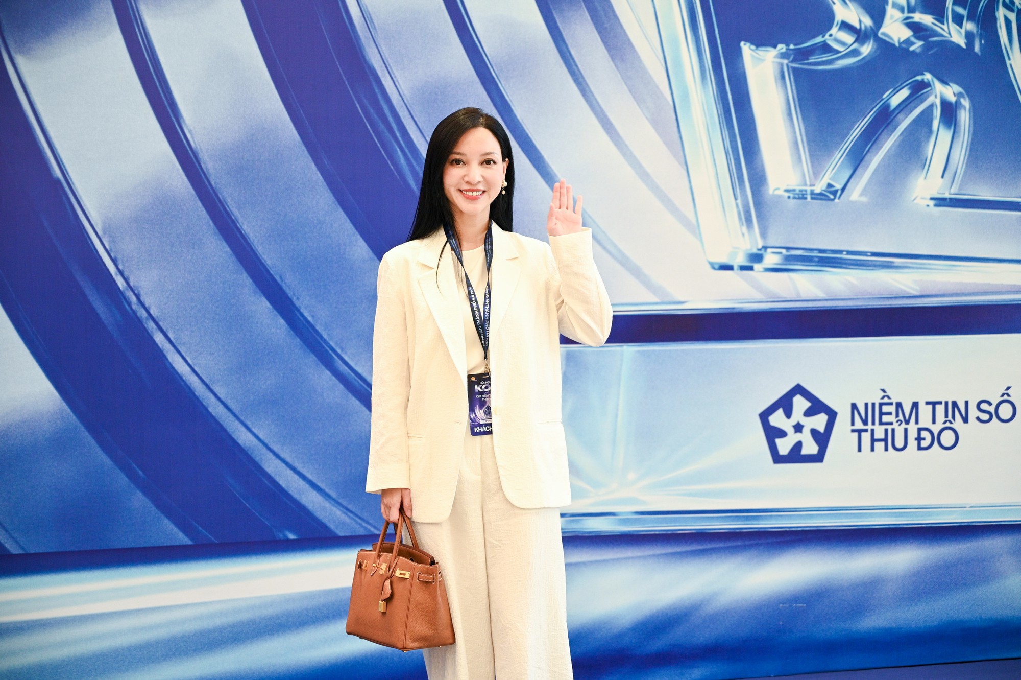 Ph&oacute; Chủ tịch Đỗ Quang Vinh, doanh nh&acirc;n Hannah Olala, MC Kh&aacute;nh Vy v&agrave; c&aacute;c nh&agrave; s&aacute;ng tạo nội dung tham gia Hội nghị KOL v&agrave; Lễ ra mắt CLB Niềm tin số Thủ đ&ocirc;- Ảnh 5.