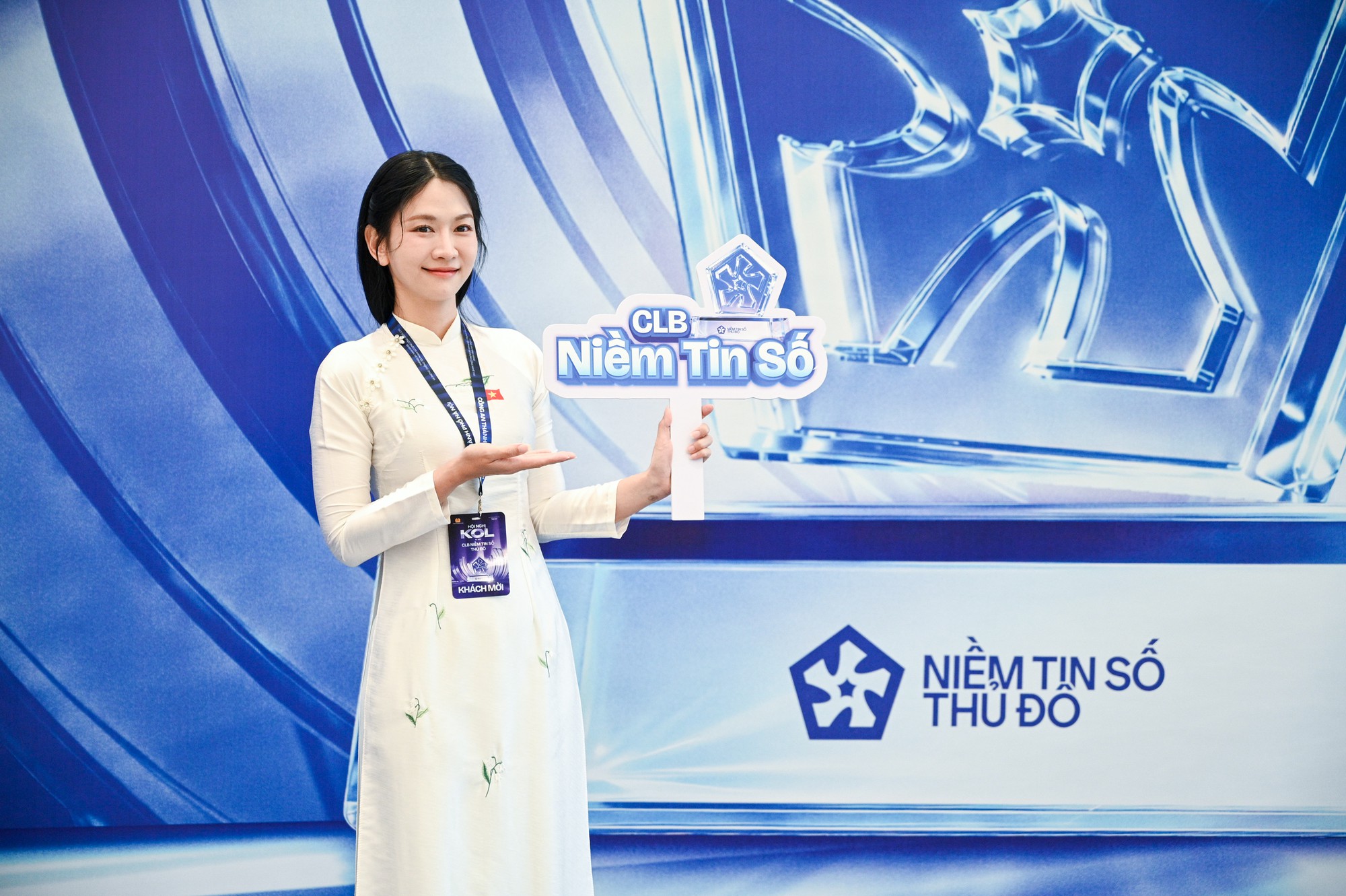 Ph&oacute; Chủ tịch Đỗ Quang Vinh, doanh nh&acirc;n Hannah Olala, MC Kh&aacute;nh Vy v&agrave; c&aacute;c nh&agrave; s&aacute;ng tạo nội dung tham gia Hội nghị KOL v&agrave; Lễ ra mắt CLB Niềm tin số Thủ đ&ocirc;- Ảnh 7.
