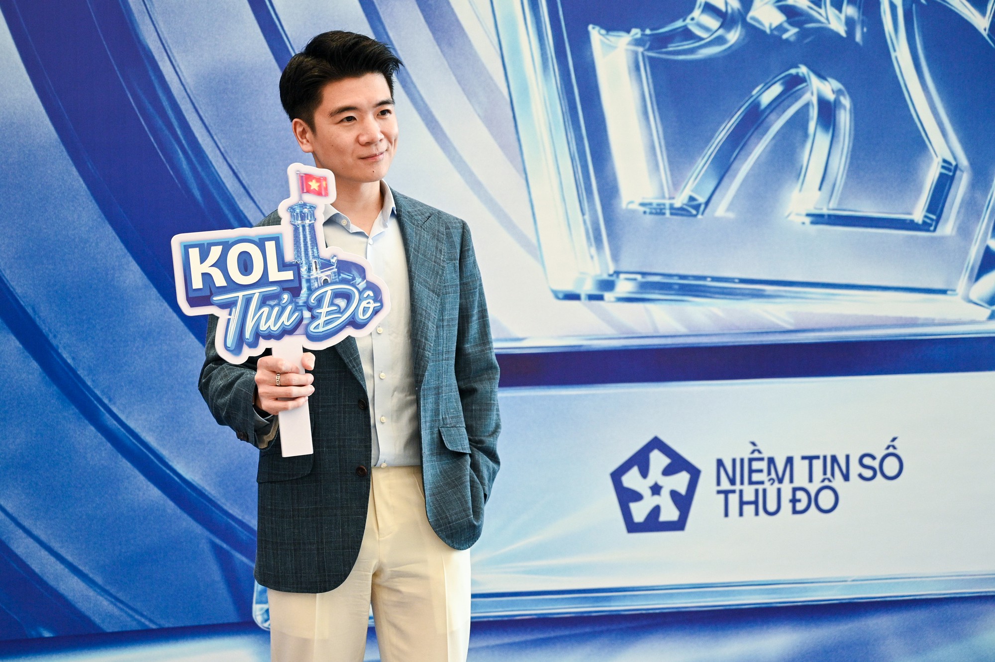 Ph&oacute; Chủ tịch Đỗ Quang Vinh, doanh nh&acirc;n Hannah Olala, MC Kh&aacute;nh Vy v&agrave; c&aacute;c nh&agrave; s&aacute;ng tạo nội dung tham gia Hội nghị KOL v&agrave; Lễ ra mắt CLB Niềm tin số Thủ đ&ocirc;- Ảnh 4.