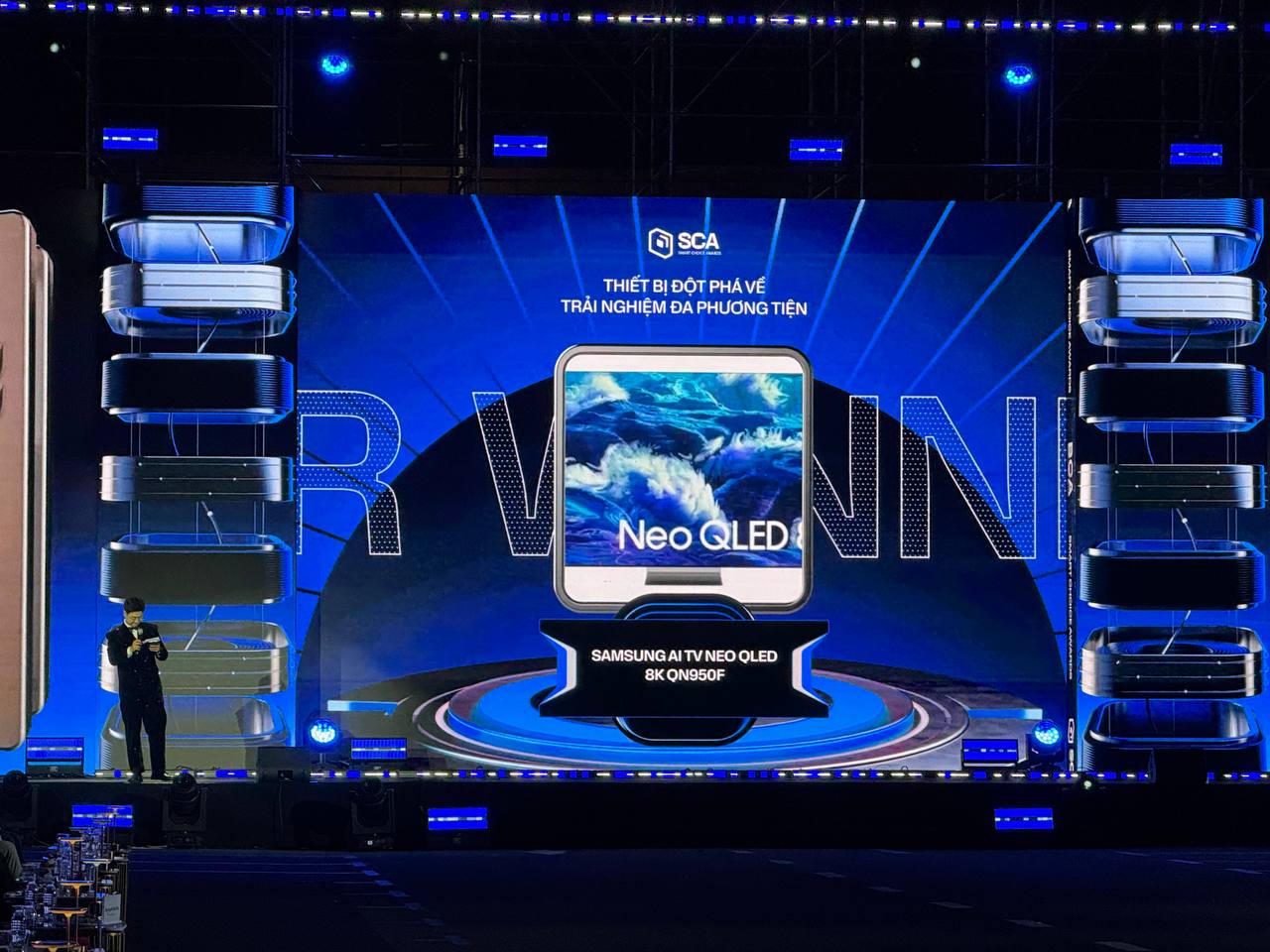 Khi cả dải tivi của Samsung biết tr&ograve; chuyện, trải nghiệm ph&ograve;ng kh&aacute;ch 2026 đổi kh&aacute;c thế n&agrave;o - Ảnh 3.