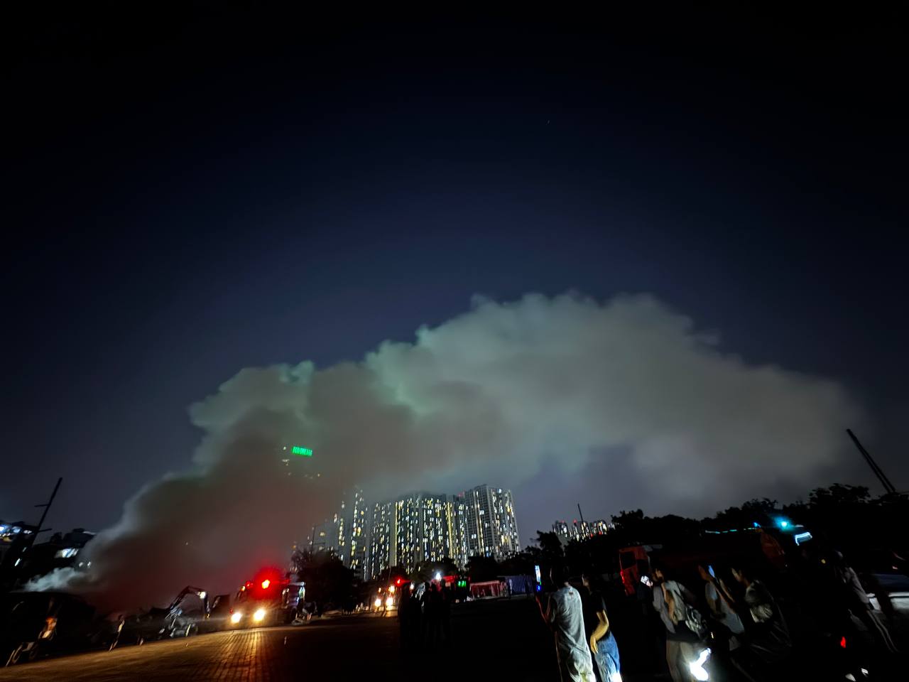 Hà Nội: Đám cháy lớn tại làng nghề Triều Khúc , thiệt hại chưa rõ - Ảnh 7. Hà Nội: Đám cháy lớn tại làng nghề Triều Khúc , thiệt hại chưa rõ - Ảnh 7.