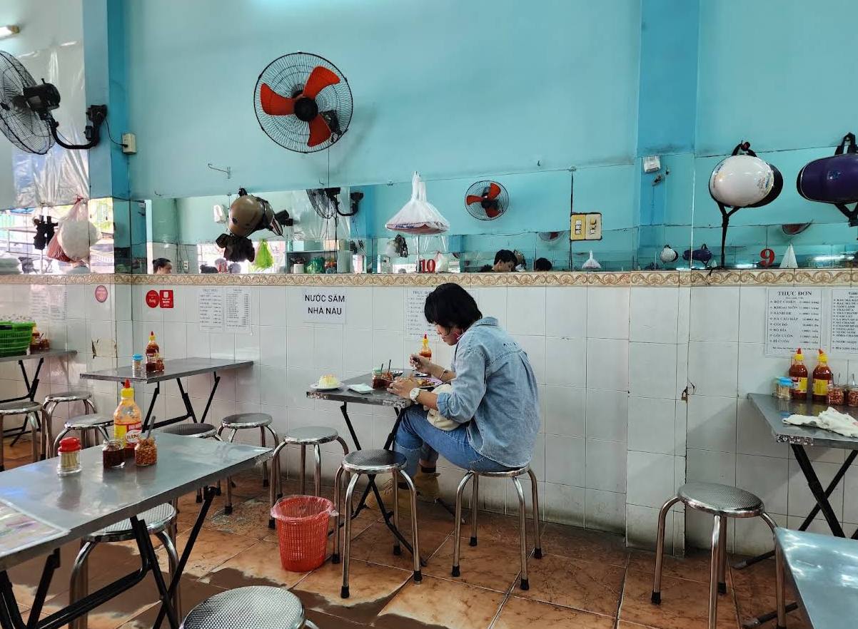 Qu&aacute;n bột chi&ecirc;n Đạt Th&agrave;nh ở TP.HCM đ&oacute;ng cửa sau 30 năm, khiến kh&aacute;ch quen tiếc nuối - Ảnh 13.