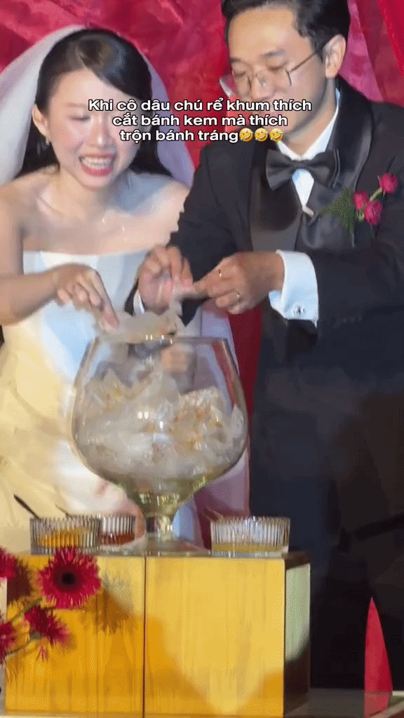 Đ&aacute;m cưới độc đ&aacute;o với m&agrave;n trộn b&aacute;nh tr&aacute;ng của cặp đ&ocirc;i y&ecirc;u 10 năm nổi tiếng tr&ecirc;n TikTok - Ảnh 3.