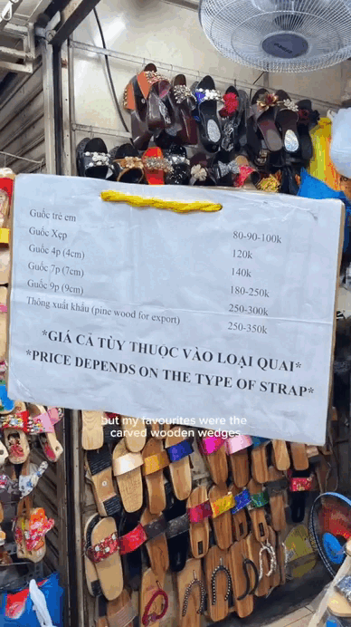 Kh&aacute;ch T&acirc;y trải nghiệm đ&oacute;ng guốc mộc tại chợ T&acirc;n Định - Ảnh 3.