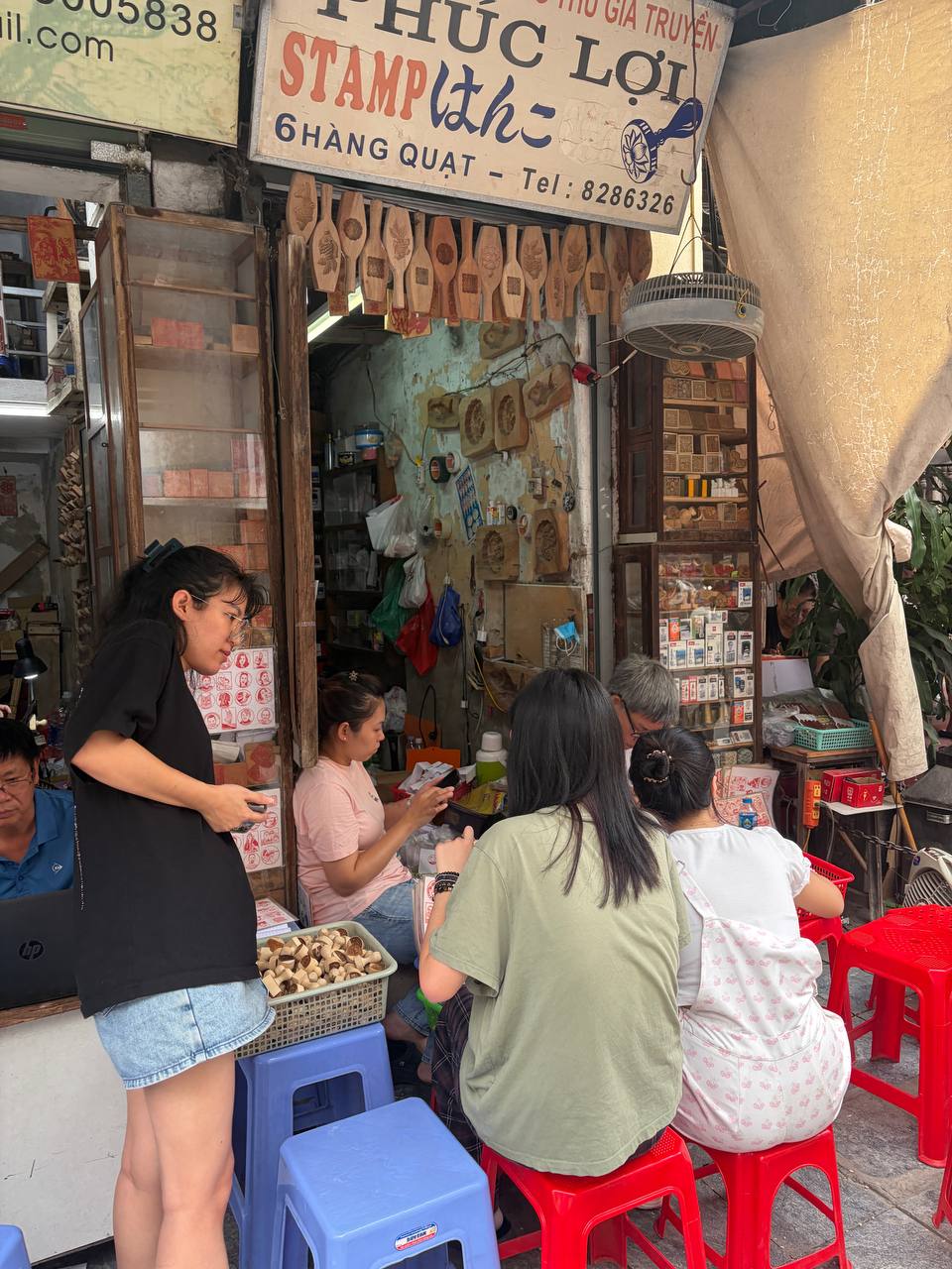 Đến tiệm khắc dấu gỗ Ph&uacute;c Lợi: Trải nghiệm nghệ thuật v&agrave; những c&acirc;u chuyện ch&acirc;n thật - Ảnh 22.
