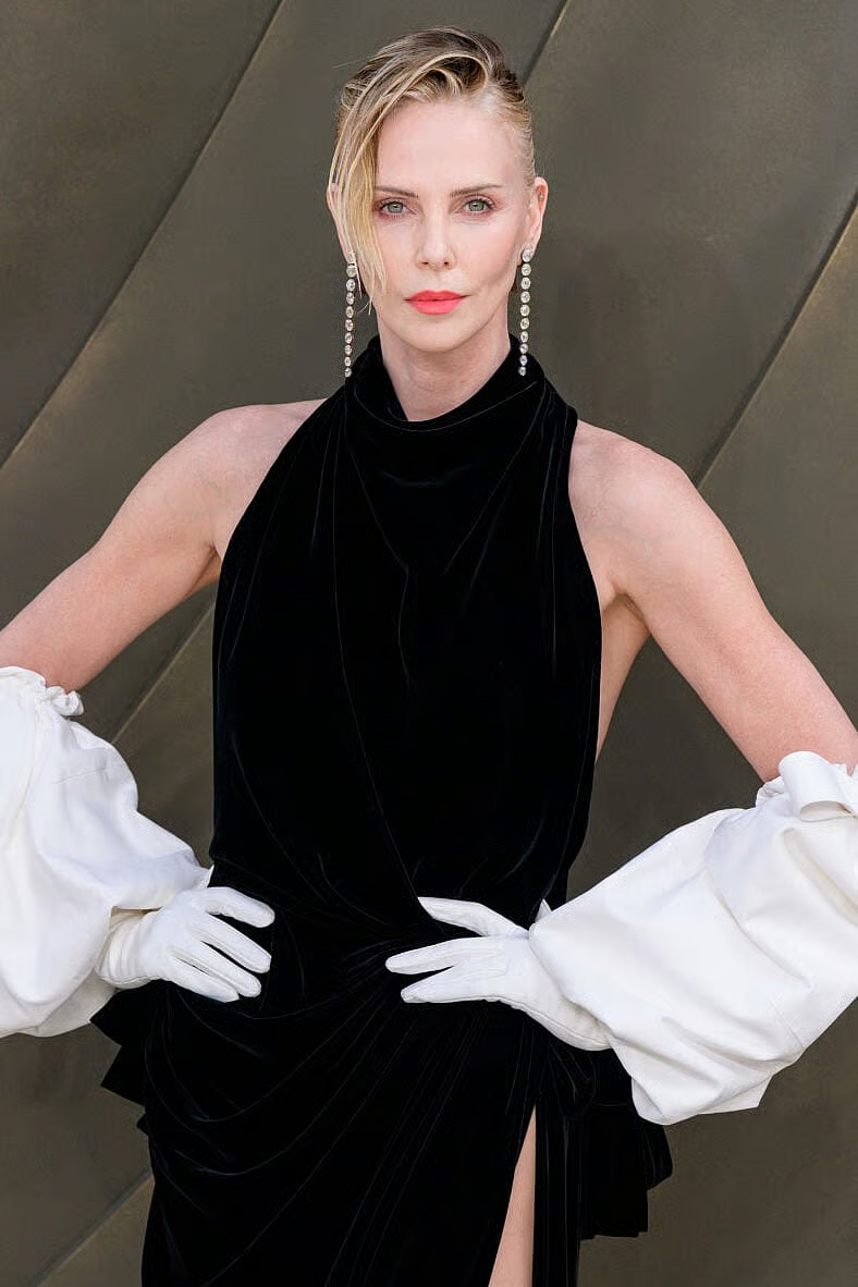 The Odyssey g&acirc;y sốt, c&ograve;n Charlize Theron g&acirc;y ấn tượng mạnh với v&oacute;c d&aacute;ng tuổi 50 nhờ 4 th&oacute;i quen đơn giản- Ảnh 5.