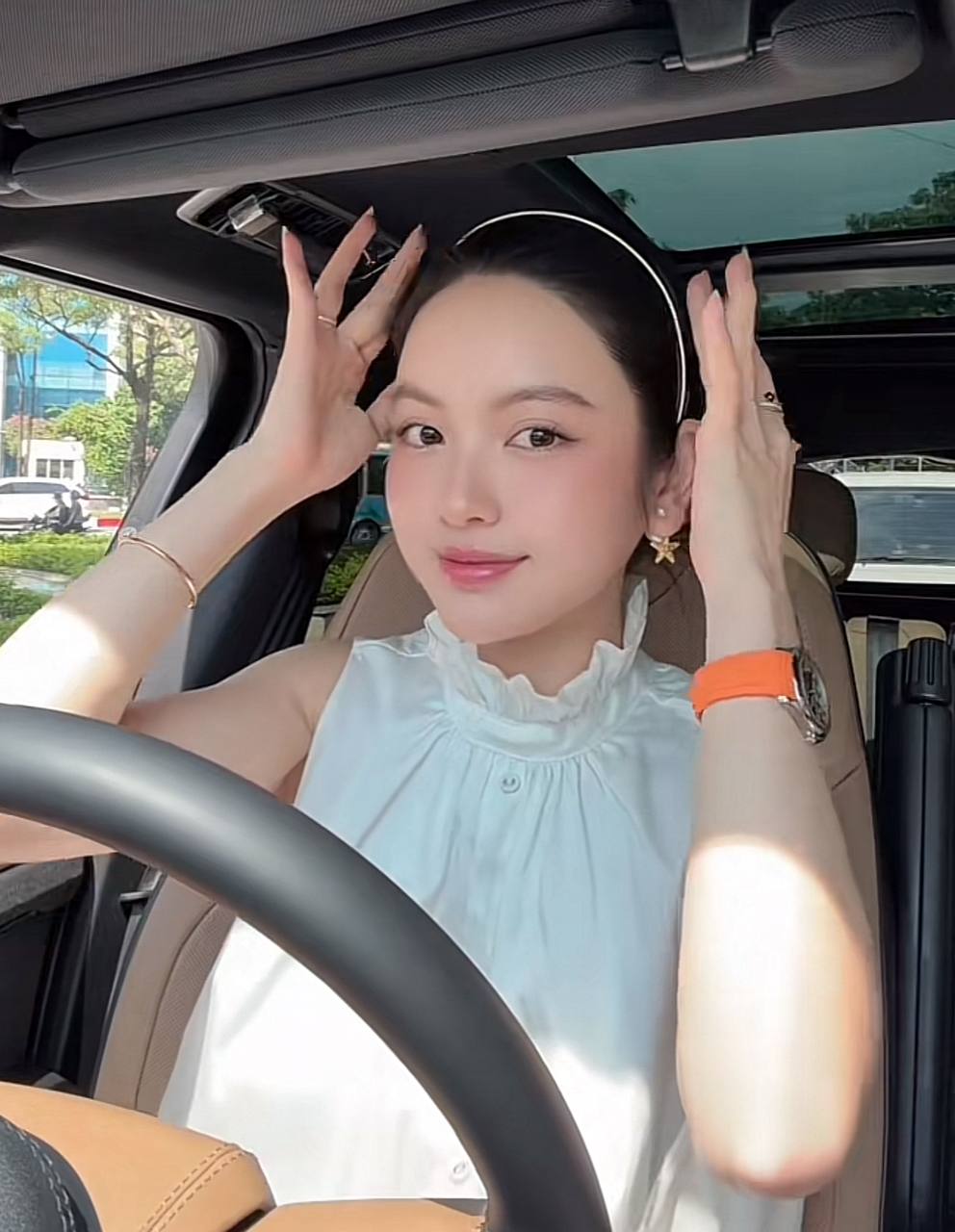 Chu Thanh Huyền kh&eacute;o l&eacute;o khoe qu&agrave; Quang Hải tặng , t&igrave;nh y&ecirc;u mẹ v&agrave; b&eacute; th&ecirc;m gắn kết - Ảnh 3.