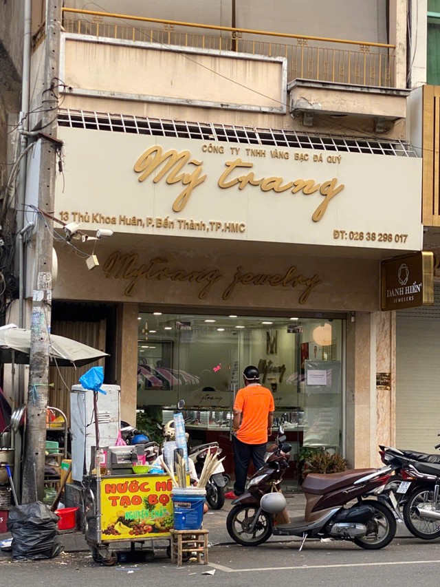 Đi t&igrave;m những tiệm kim cương c&ograve;n mở cửa ở TP.HCM sau biến động lớn của thị trường - Ảnh 3.