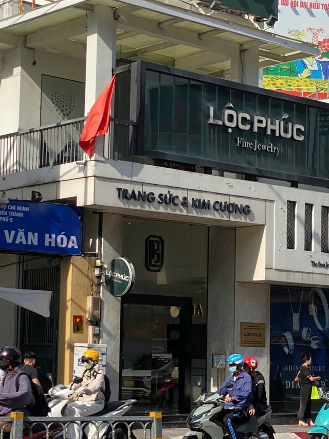 Đi t&igrave;m những tiệm kim cương c&ograve;n mở cửa ở TP.HCM sau biến động lớn của thị trường - Ảnh 6.