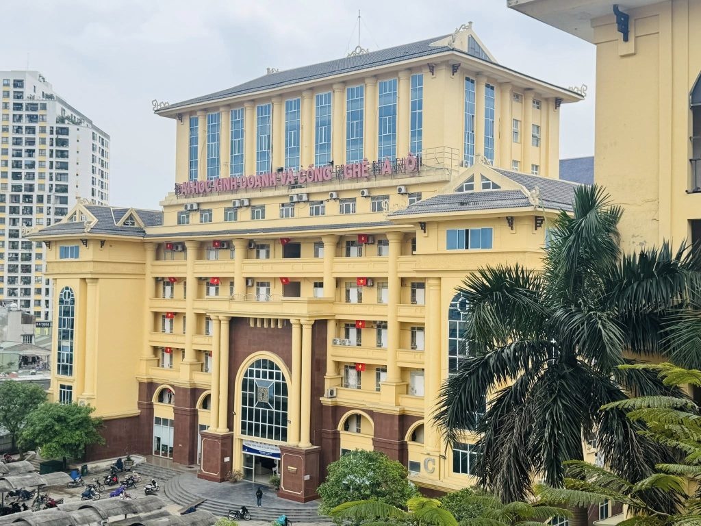 Vụ 2 sinh vi&ecirc;n Y livestream phản cảm, dọa 
