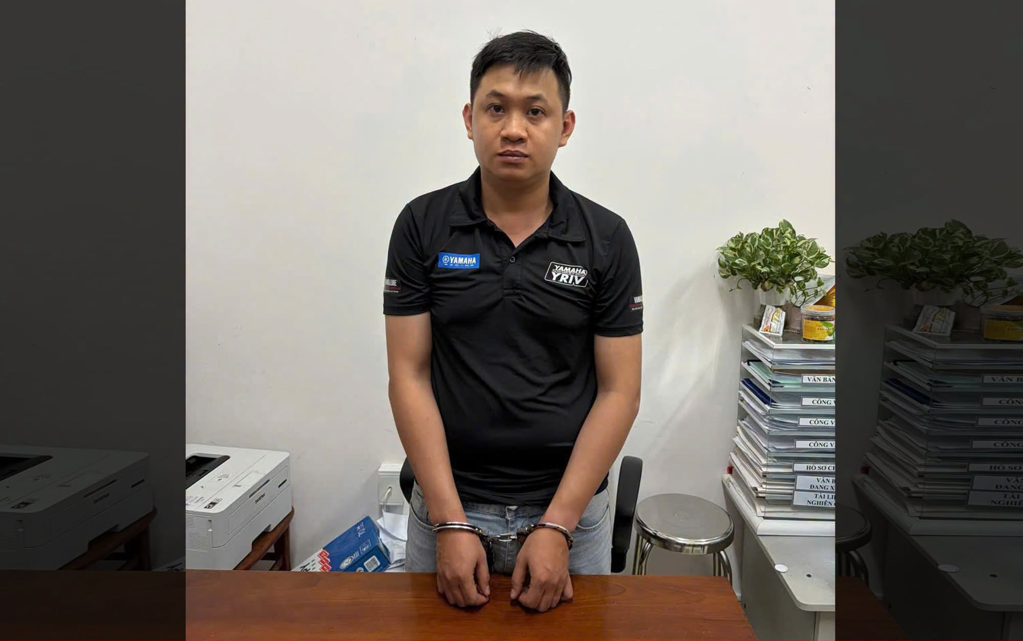 Thanh ni&ecirc;n trộm 19 iPhone 17 Pro Max tại Điện m&aacute;y Xanh bị bắt giữ - Ảnh 1.