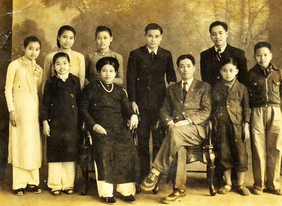 Một gia đ&igrave;nh tr&iacute; thức &ldquo;Hổ phụ sinh hổ tử&rdquo;: Bố l&agrave; Gi&aacute;o sư huyền thoại, 8 người con đều cống hiến cho Tổ quốc | Sức Khỏe 24H - Ảnh 1.