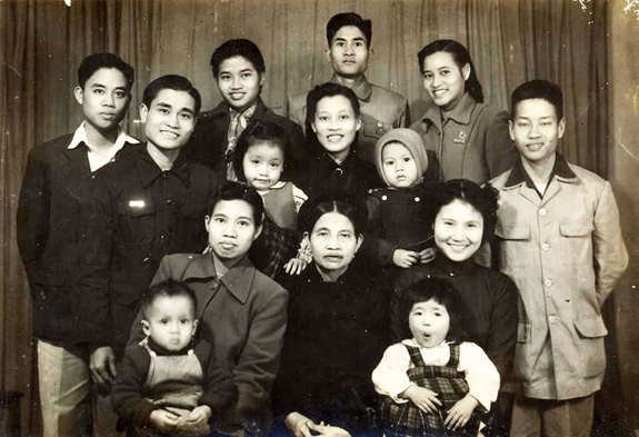 Một gia đ&igrave;nh tr&iacute; thức &ldquo;Hổ phụ sinh hổ tử&rdquo;: Bố l&agrave; Gi&aacute;o sư huyền thoại, 8 người con đều cống hiến cho Tổ quốc | Sức Khỏe 24H - Ảnh 2.