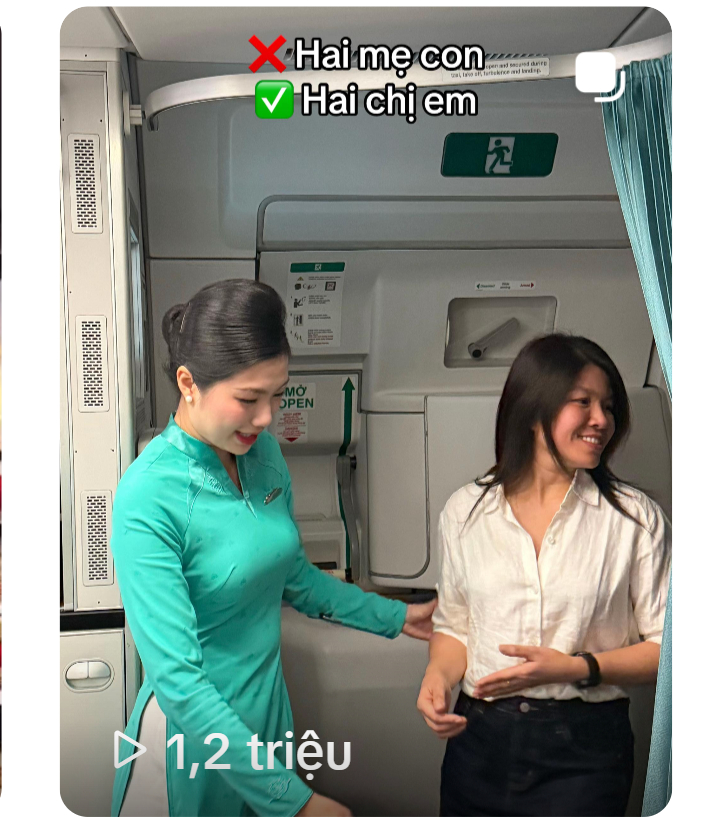 Bức ảnh tiếp vi&ecirc;n h&agrave;ng kh&ocirc;ng v&agrave; mẹ U50 du lịch &Uacute;c g&acirc;y sốt v&igrave; trẻ như chị em - Ảnh 1.