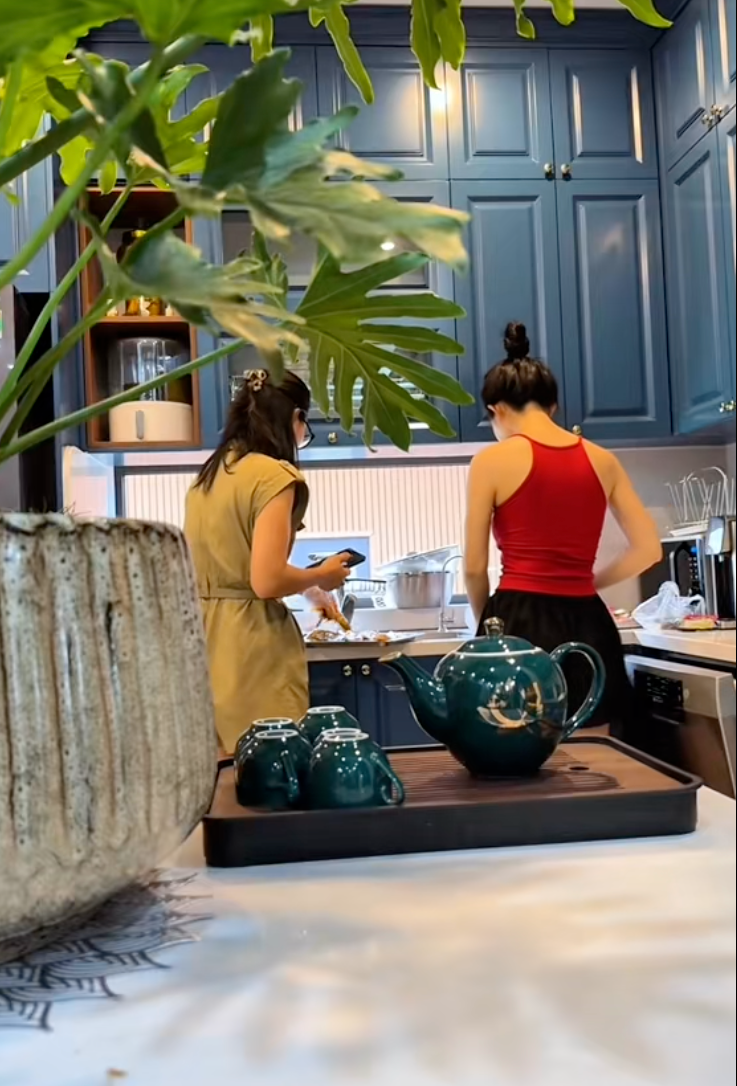 4 thế hệ, hơn 20 người sống chung tr&ecirc;n mảnh đất 3.000m2 ở H&agrave; Nội: Người phụ nữ 