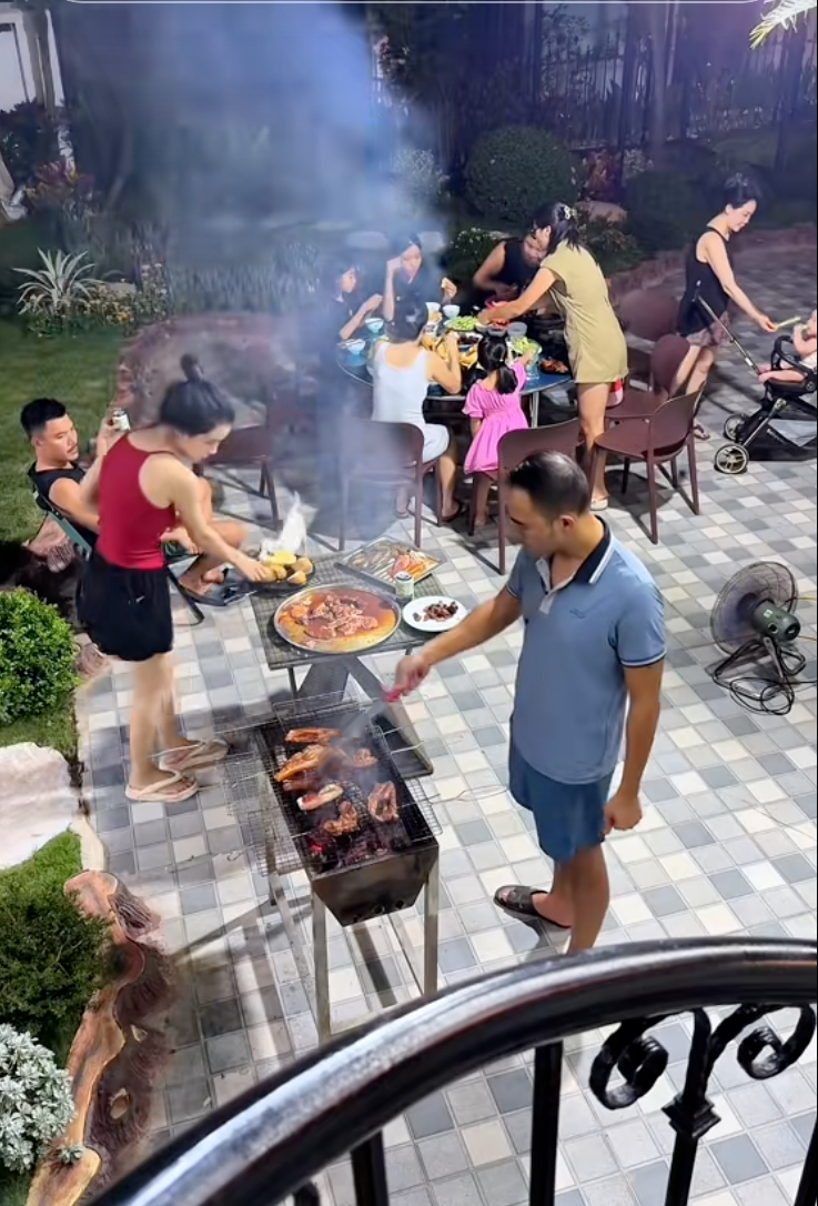4 thế hệ, hơn 20 người sống chung tr&ecirc;n mảnh đất 3.000m2 ở H&agrave; Nội: Người phụ nữ 