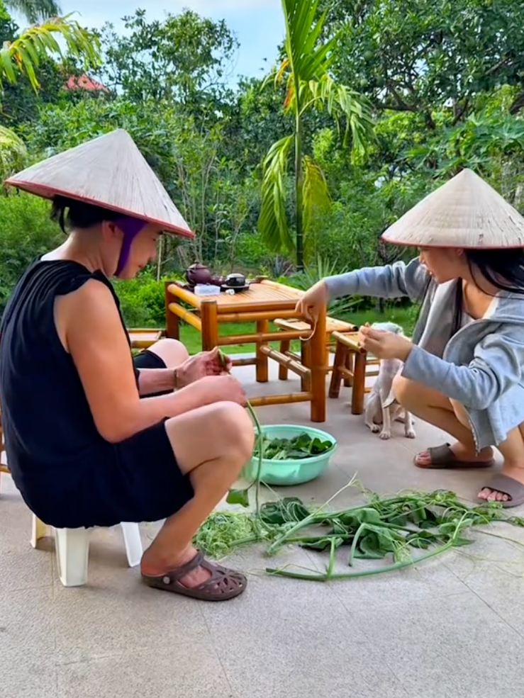 4 thế hệ, hơn 20 người sống chung tr&ecirc;n mảnh đất 3.000m2 ở H&agrave; Nội: Người phụ nữ 