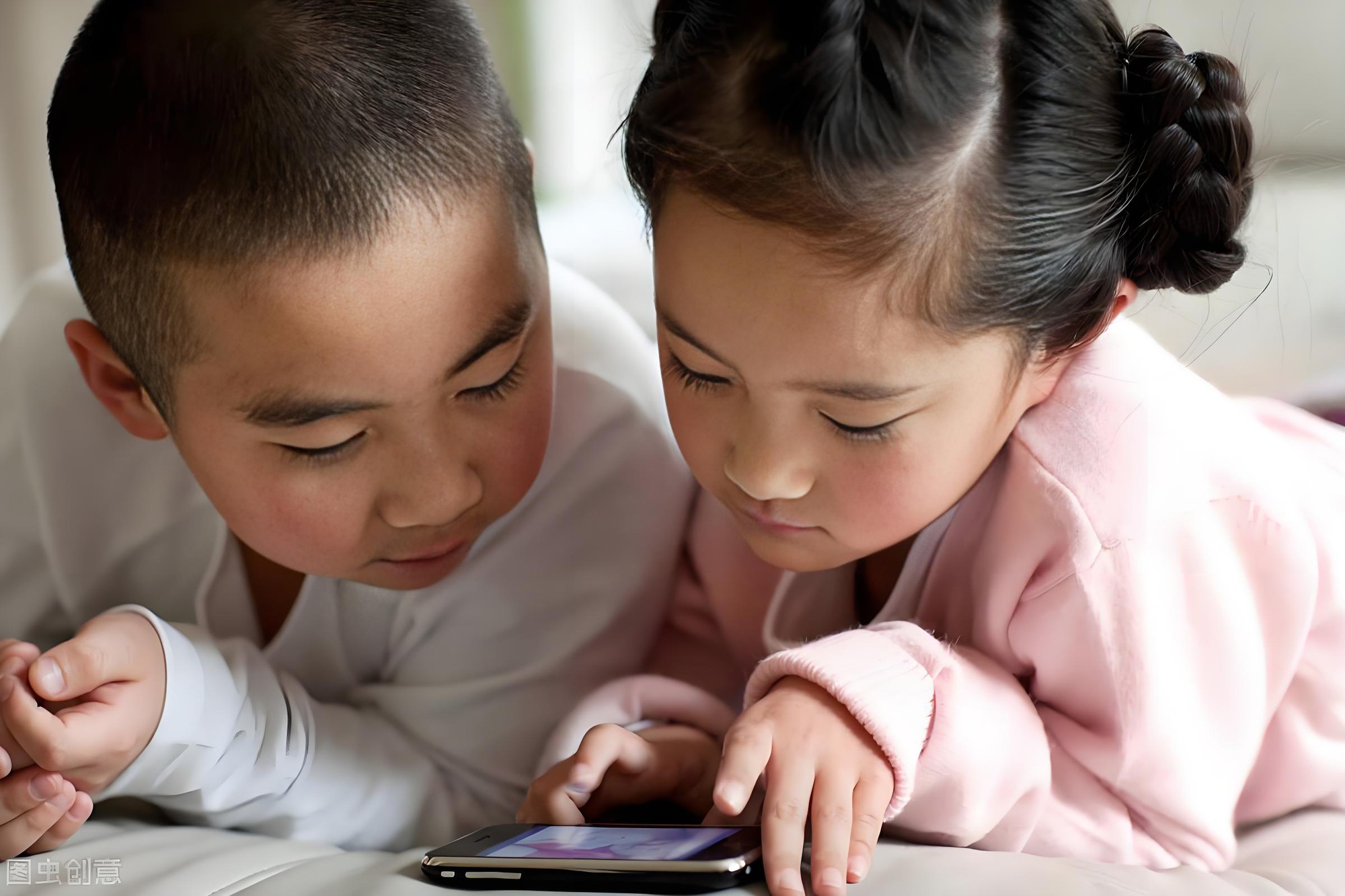 C&aacute;ch nhanh nhất khiến con hư hỏng ch&iacute;nh l&agrave; bu&ocirc;ng lỏng cho con l&agrave;m 4 điều n&agrave;y, cha mẹ đừng chủ quan- Ảnh 1.