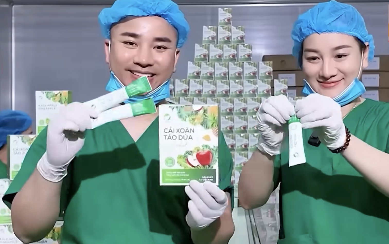 Vợ chồng Hữu C&ocirc;ng quảng b&aacute; bột rau detox trước khi bị ti&ecirc;u hủy sản phẩm vi phạm 2026 - Ảnh 8.