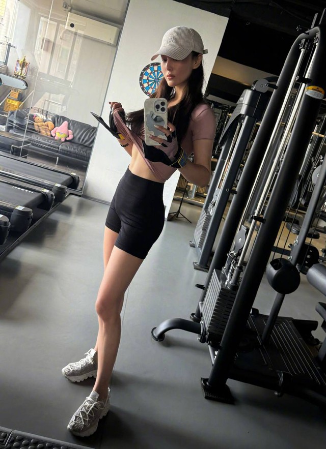55 triệu người đứng h&igrave;nh khi t&igrave;nh địch Phạm Băng Băng diện bikini, 39 tuổi body vẫn đỉnh nhờ đ&acirc;u?- Ảnh 8.