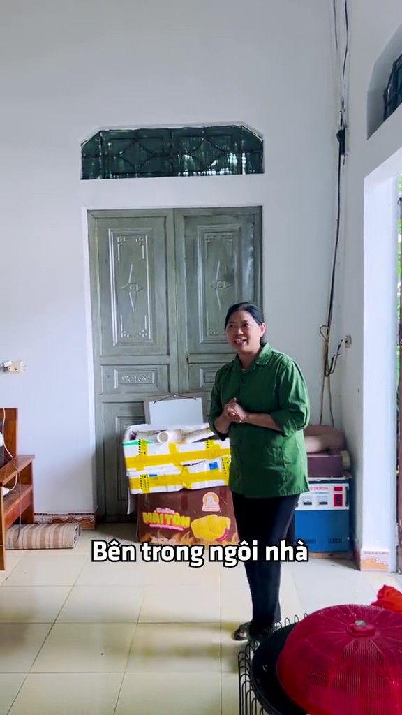 Căn nh&agrave; tuềnh to&agrave;ng ở qu&ecirc; của b&agrave; Tuyết k&ecirc;nh 