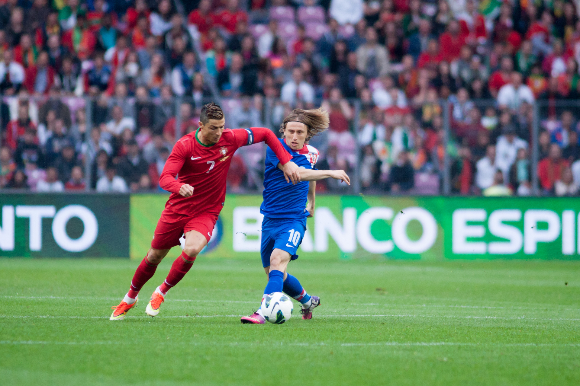 Khoảnh khắc lịch sử ở Toronto: Ronaldo, Modric v&agrave; t&igrave;nh bạn kh&ocirc;ng tiếng c&ograve;i n&agrave;o chấm dứt được - Ảnh 3.