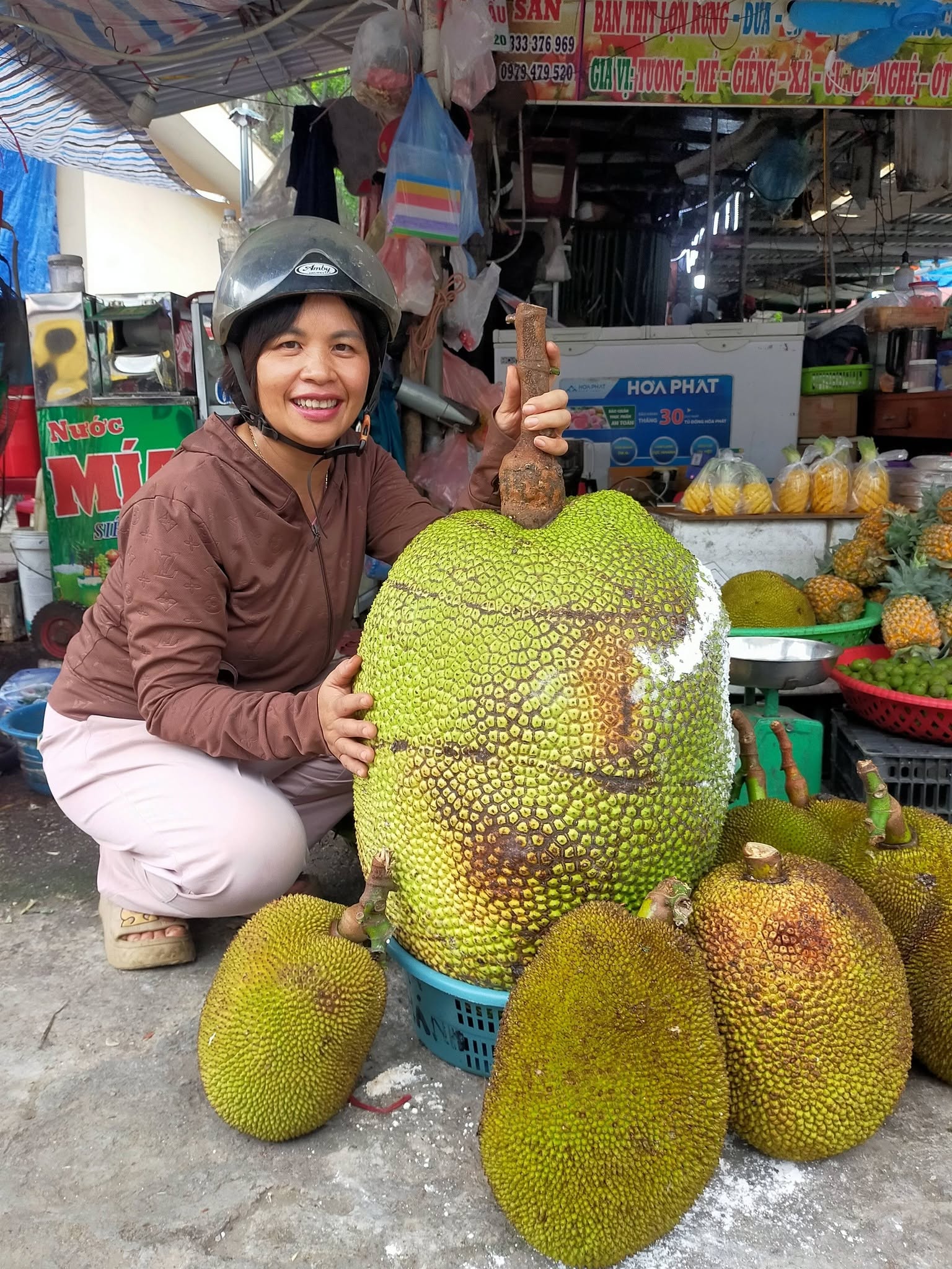 Quả m&iacute;t khổng lồ 53kg ở Lạng Sơn g&acirc;y sốt mạng x&atilde; hội năm 2026 - Ảnh 5.