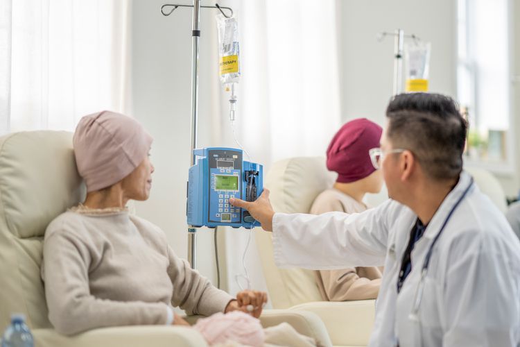 Hình ảnh lặng người trong phòng bệnh: Người chồng mắc ung thư nhất quyết muốn dừng điều trị, lý do phía sau khiến nhiều người nghẹn ngào - Ảnh 6.
