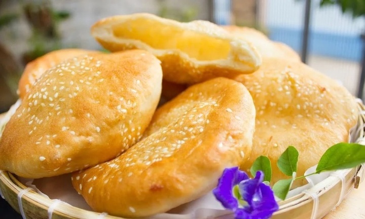 B&aacute;nh ti&ecirc;u - m&oacute;n ăn vặt ngọt ng&agrave;o từ di sản văn h&oacute;a ẩm thực Việt Nam - Ảnh 1.