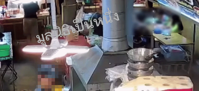 Ly hôn xong chồng cũ đi bước nữa, vợ xem camera thì tan nát cõi lòng khi thấy 3 con bị mẹ kế bạo hành - Ảnh 1.