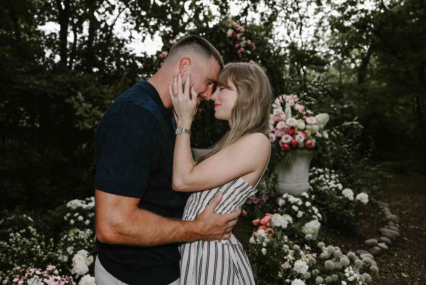 R&ograve; rỉ ảnh cưới của Taylor Swift g&acirc;y n&aacute;o loạn mạng x&atilde; hội?- Ảnh 3.