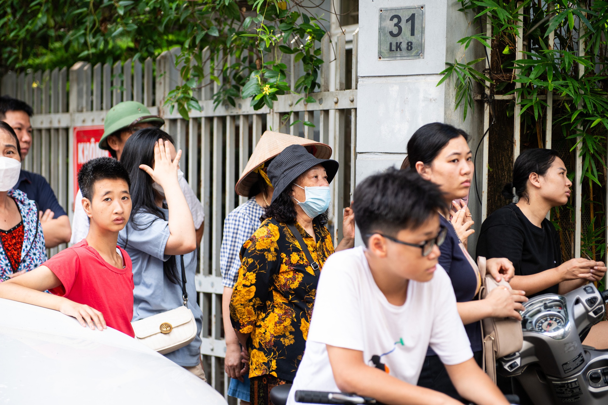 Vụ cháy biệt thự ở Hà Nội năm 2026: 2 người tử vong, nhân chứng kể lại sự việc - Ảnh 5. Vụ cháy biệt thự ở Hà Nội năm 2026: 2 người tử vong, nhân chứng kể lại sự việc - Ảnh 5.