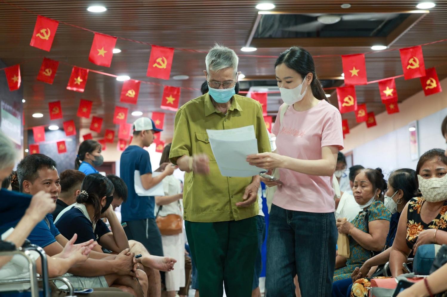 Bảo hiểm b&ugrave; đắp chi ph&iacute; y tế: giải ph&aacute;p tất yếu để giảm g&aacute;nh nặng chi ph&iacute; y tế tự chi trả - Ảnh 2.