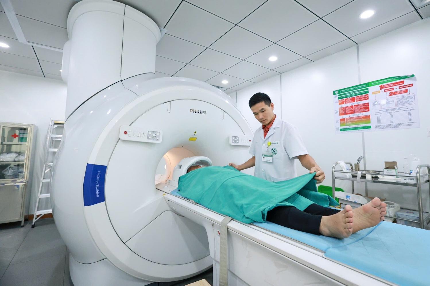 Bảo hiểm b&ugrave; đắp chi ph&iacute; y tế: giải ph&aacute;p tất yếu để giảm g&aacute;nh nặng chi ph&iacute; y tế tự chi trả - Ảnh 3.