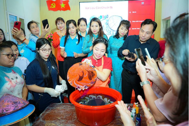H&agrave;nh tr&igrave;nh bốn năm Coca-Cola Việt Nam kiến tạo sinh kế cho l&agrave;ng nghề truyền thống - Ảnh 3.