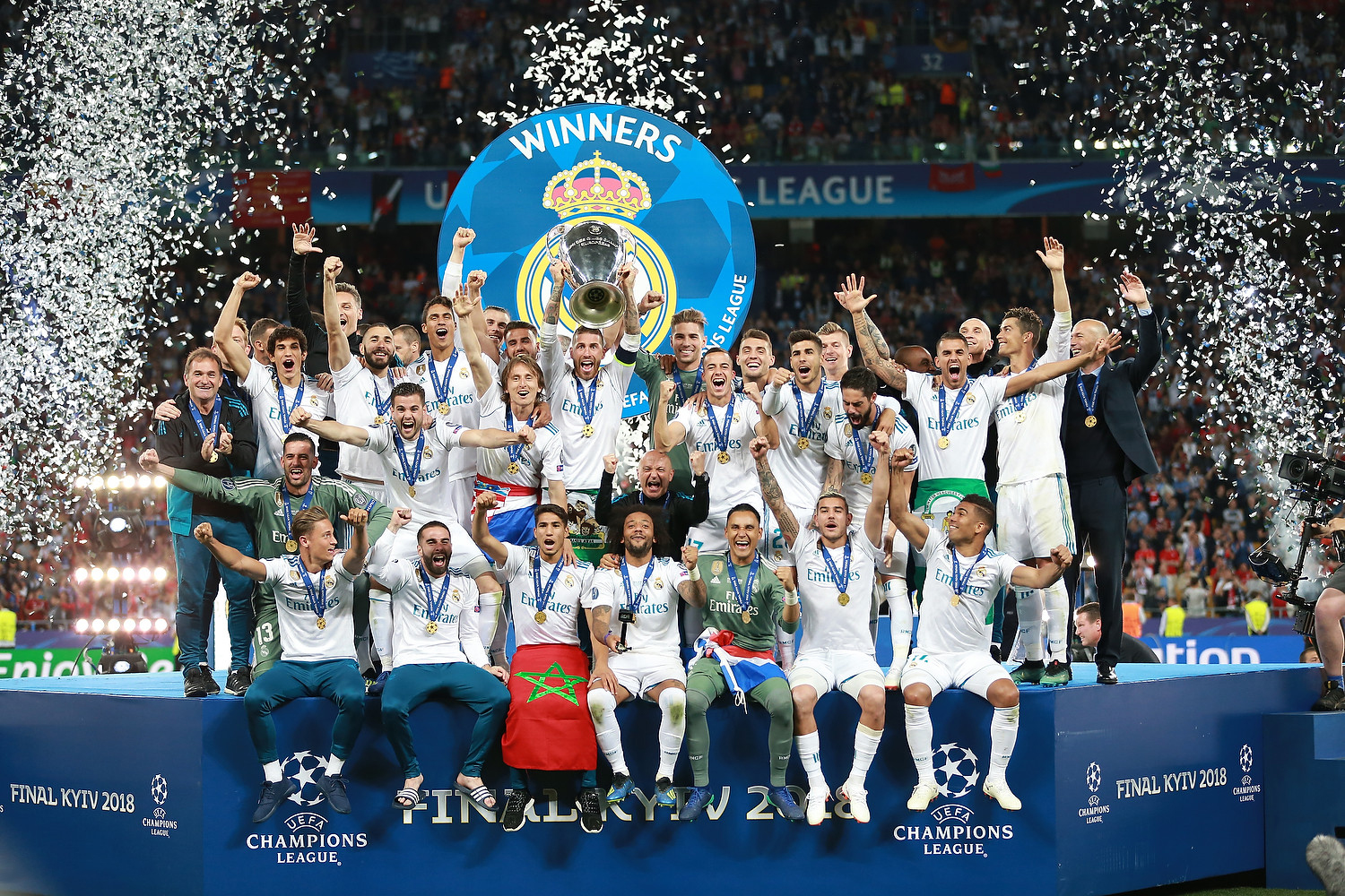 Khoảnh khắc lịch sử ở Toronto: Ronaldo, Modric v&agrave; t&igrave;nh bạn kh&ocirc;ng tiếng c&ograve;i n&agrave;o chấm dứt được - Ảnh 2.