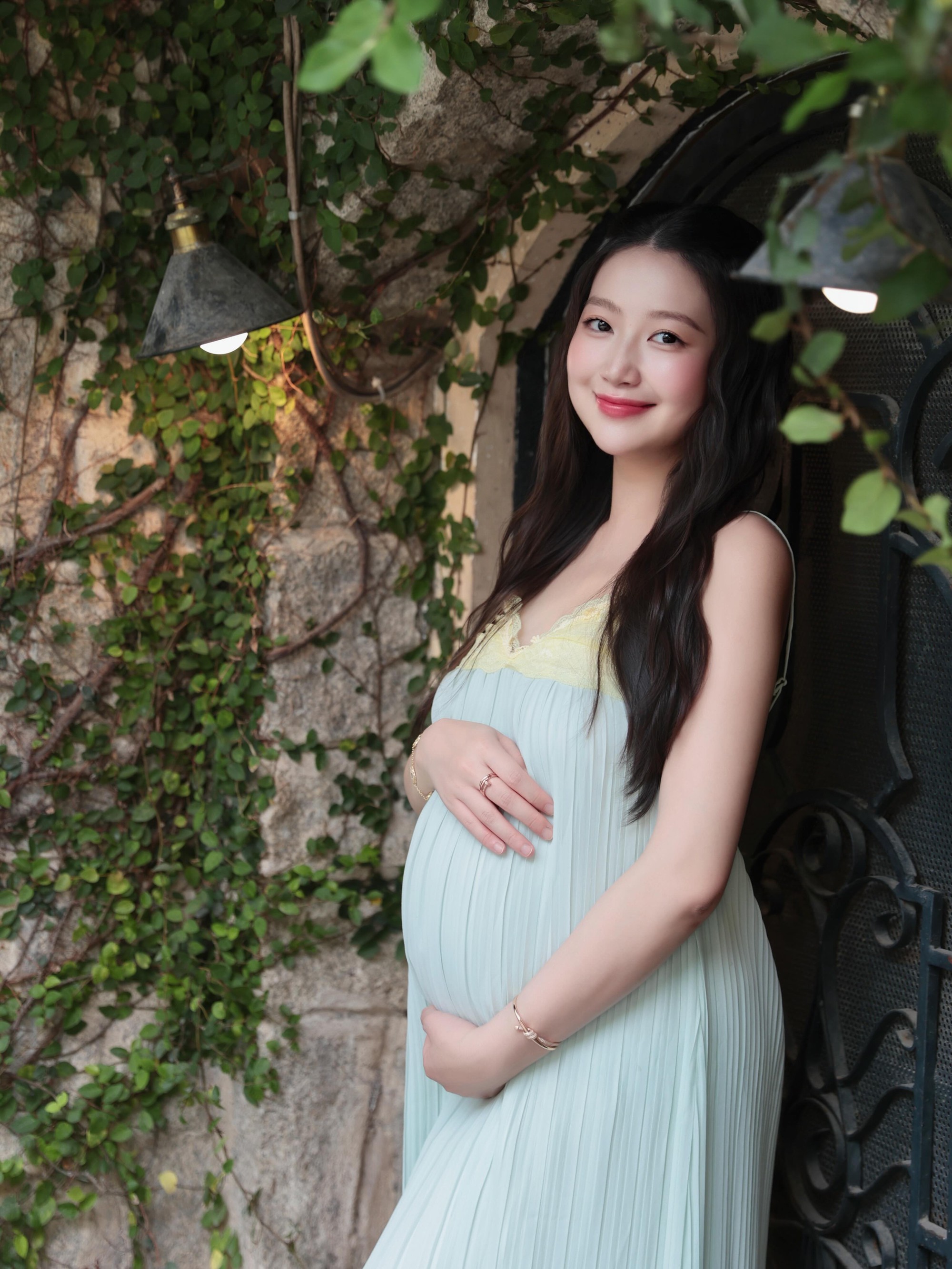 Chuyện t&igrave;nh Hồng V&acirc;n v&agrave; Cao Vinh: Đ&oacute;n con đầu l&ograve;ng sau 3 năm cưới tại TP . HCM - Ảnh 5.