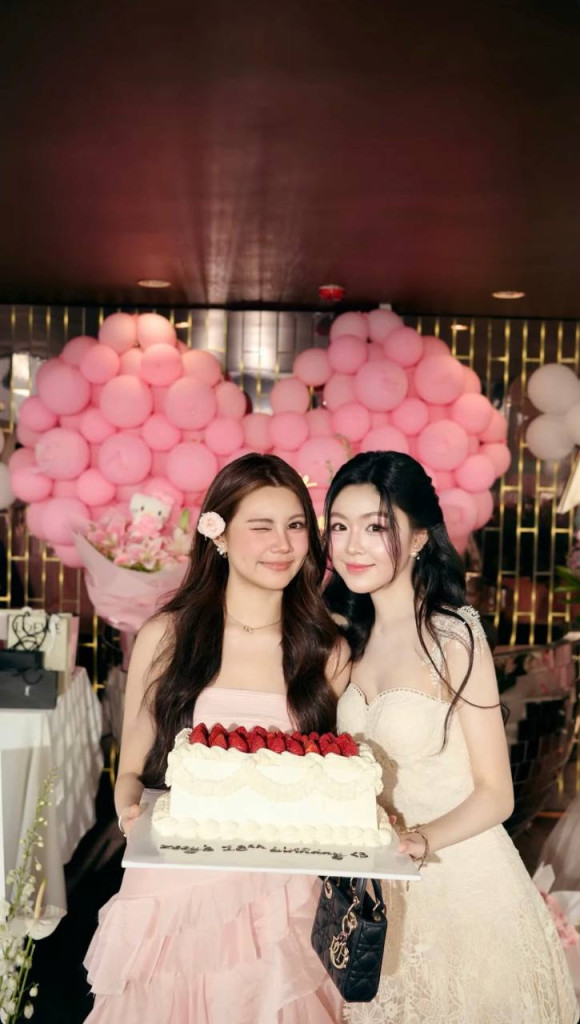 Sinh nhật 18 tuổi tr&ecirc;n du thuyền sang chảnh của Hạt Dẻ - &aacute;i nữ MC Quyền Linh - Ảnh 3.