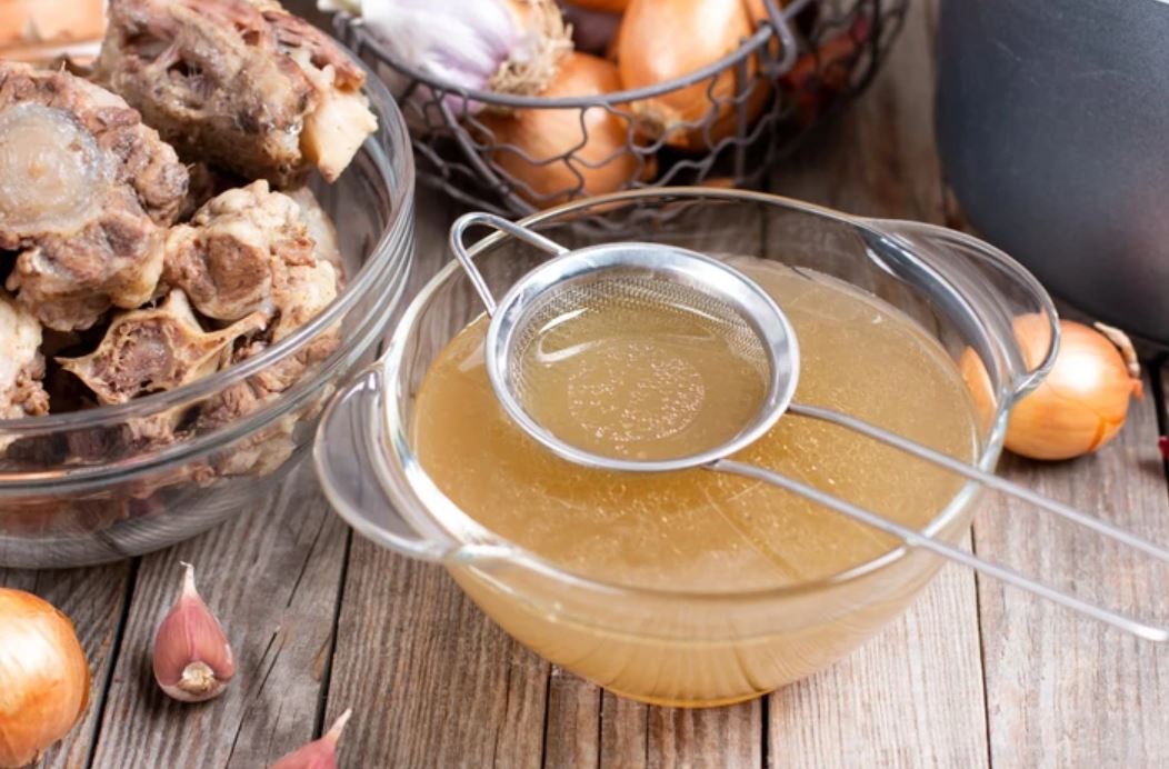 B&eacute; trai 5 tuổi mắc bệnh v&igrave; ăn canh hầm thường xuy&ecirc;n , cần lưu &yacute; dinh dưỡng - Ảnh 2.