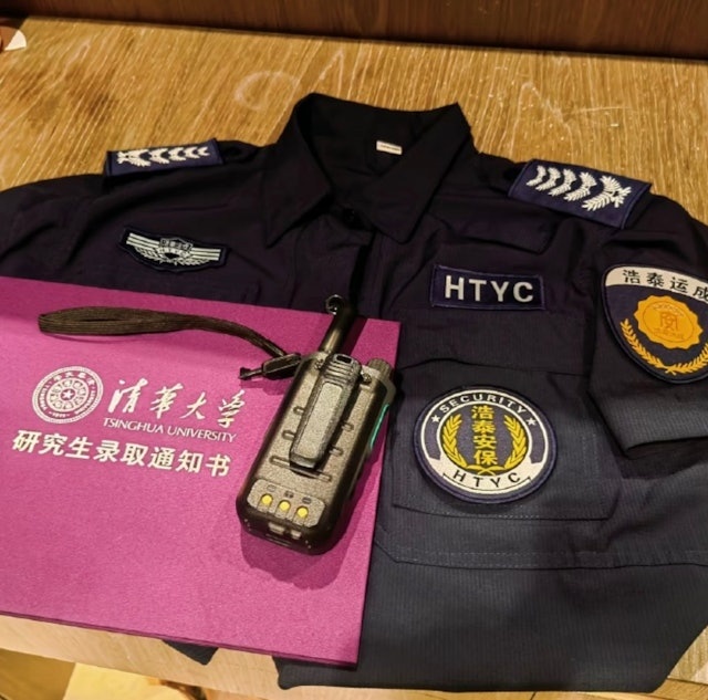 Ph&aacute;t hiện một nam bảo vệ đỗ thạc sĩ Đại học Thanh Hoa sau 8 lần thi- Ảnh 4.
