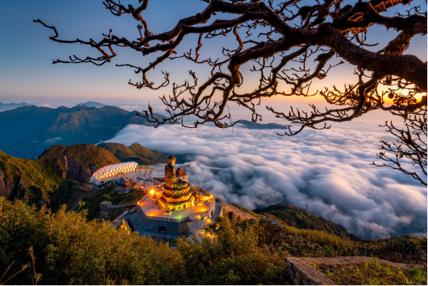 Fansipan - Từ điểm trekking của phượt thủ đến ng&ocirc;i vị đứng h&agrave;ng đầu lượng đặt chỗ tại Việt Nam - Ảnh 1.