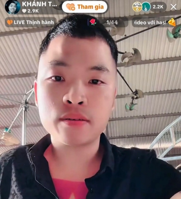 C&ocirc;ng an Bắc Ninh điều tra vụ Kh&aacute;nh Sky livestream chửi bới tại nh&agrave; Vua Quạt - Ảnh 2.