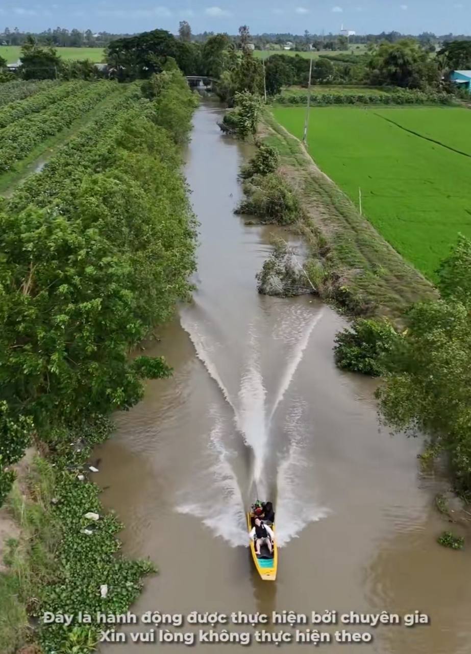Trải nghiệm bay vỏ lãi Cần Thơ: Dịch vụ mới 1 , 2 triệu đồng / lượt gây sốt mạng xã hội - Ảnh 1. Trải nghiệm bay vỏ lãi Cần Thơ: Dịch vụ mới 1 , 2 triệu đồng / lượt gây sốt mạng xã hội - Ảnh 1.
