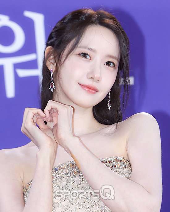 Siêu thảm đỏ Rồng Xanh 2026: Yoona (SNSD) như công chúa