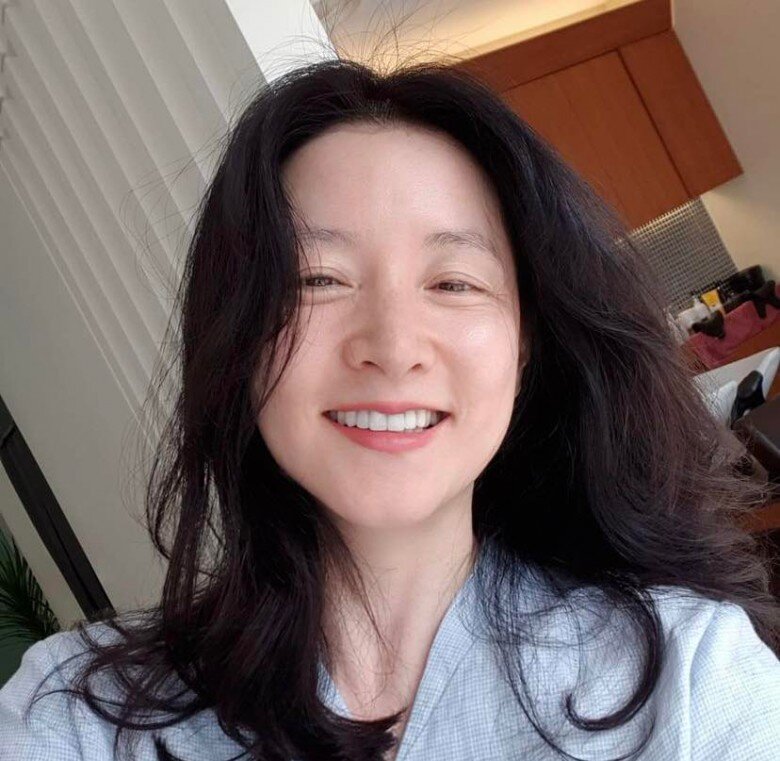 LeeYoung Ae tuổi 55 vẫn đẹp thần th&aacute;i, da mọng collagen: Từ l&acirc;u đ&atilde; kết th&acirc;n 3 b&agrave;i tập chống gi&agrave; từ b&ecirc;n trong- Ảnh 5.